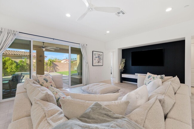 Building Photo - 81890 Via Encinitas