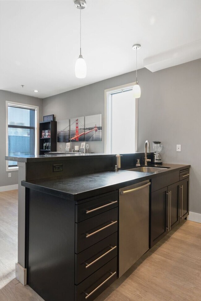 Building Photo - Epic REA/Azari PM:Gorgeous 1 Bed/ 1 Bath C...