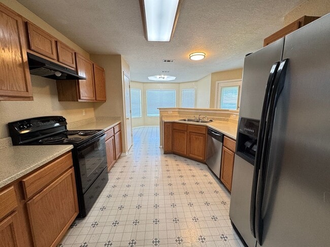 Building Photo - 5104 Bridle Dr