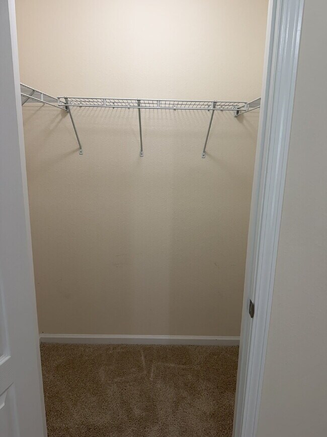 Building Photo - For Rent- Beautiful Home with 4 Bed, 2.5 Bath, PLUS a loft in Northside Jacksonville!