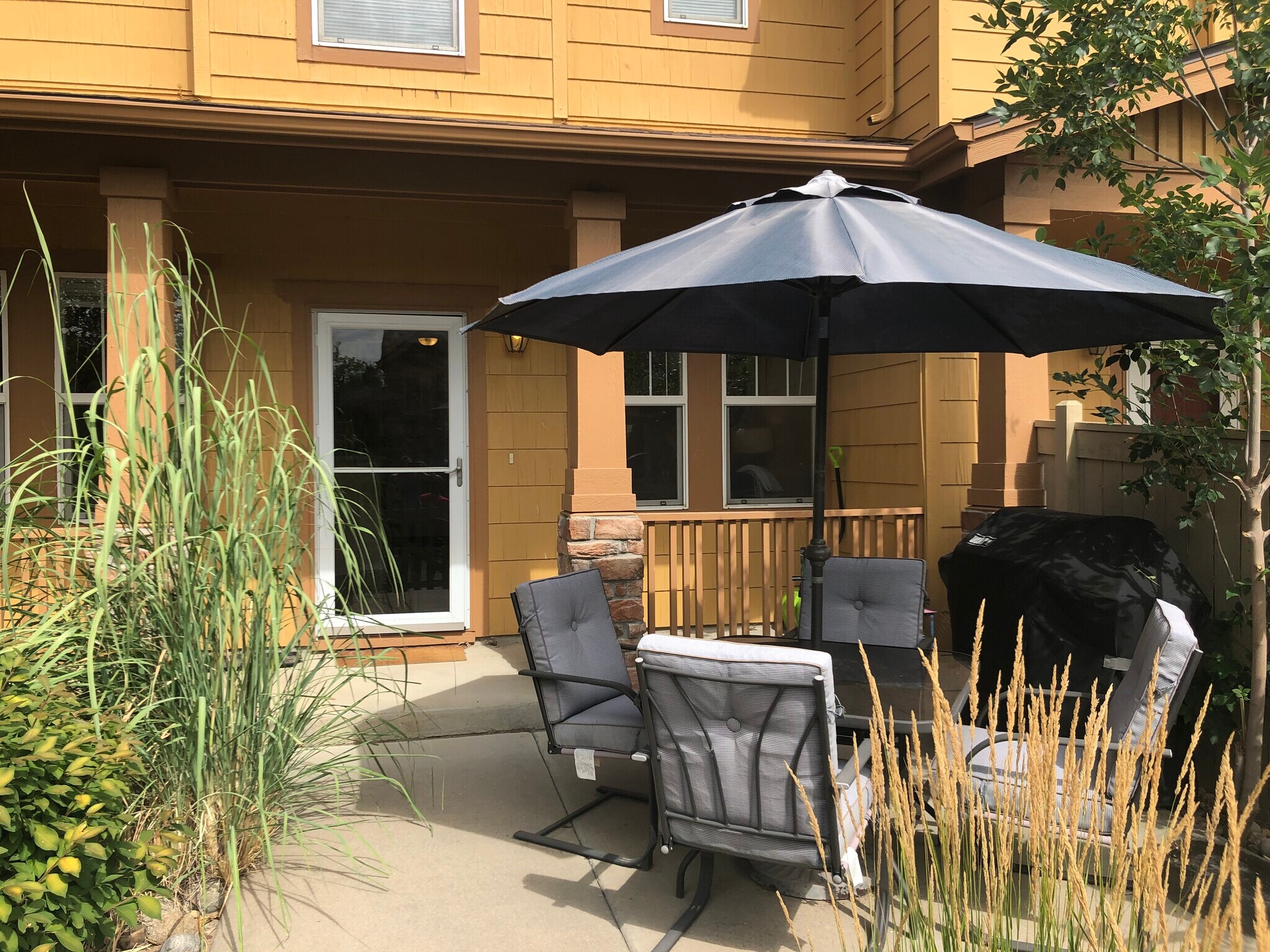 External View - 10441 Truckee St