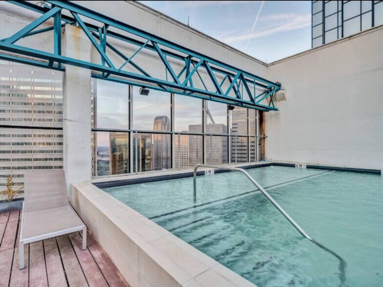 Building Photo - 1555 Elm St