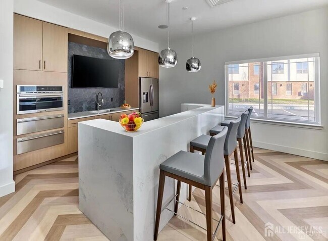 Building Photo - 735 Station Rd