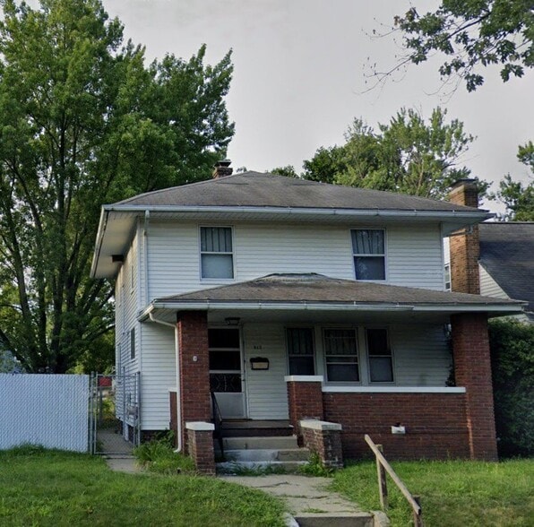 Building Photo - 912 E Calvert St