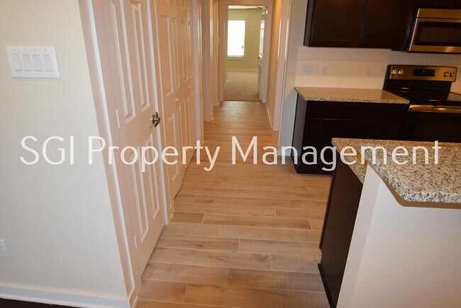 Building Photo - 523 Wood Dr