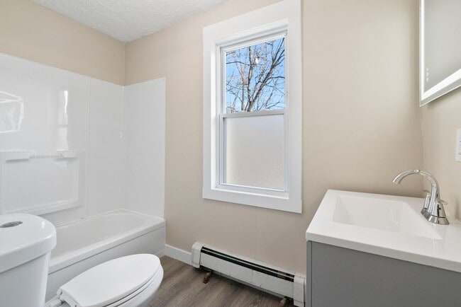 Building Photo - Newly Renovated 3 Bedroom home in East Pittsburgh available now!