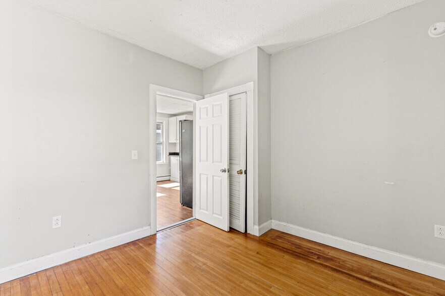 Building Photo - 174 Bartlett St