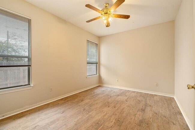 Building Photo - 508 Gregory Ct