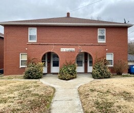 Building Photo - One bedroom apartment in Alton