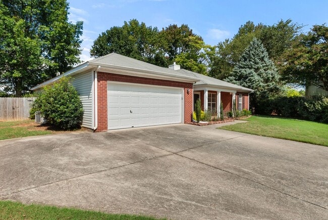 Building Photo - Great Location in the Heart of Madison!