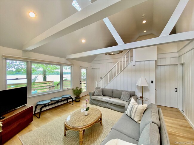 Building Photo - 1875 Bayview Ave