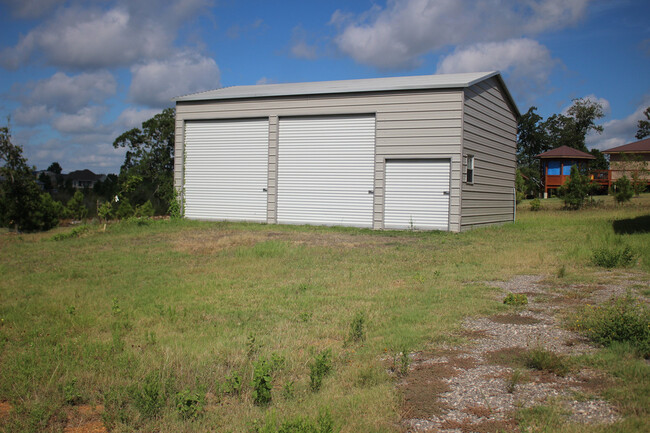 Building Photo - Country Living, Shop, Large Porches