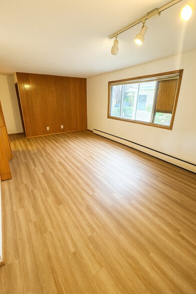 Building Photo - Lake Point Drive Apartments