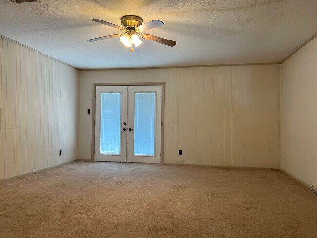 Building Photo - 4612 N Cypress St