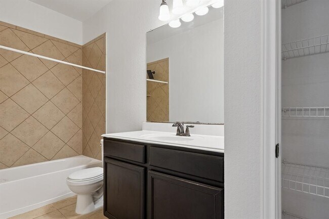 Building Photo - 1204 Twin Estates Dr