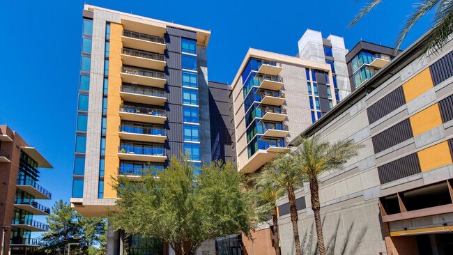 Building Photo - 200 W Portland St