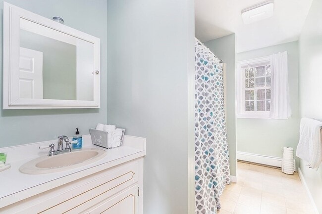 Building Photo - 67 Old Post Rd