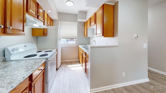 Building Photo - 630 Abbe Rd S