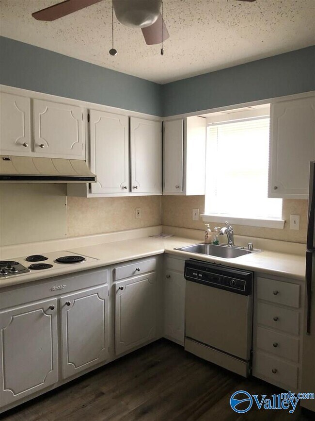 Building Photo - 8204 Willowbrook Cir SE