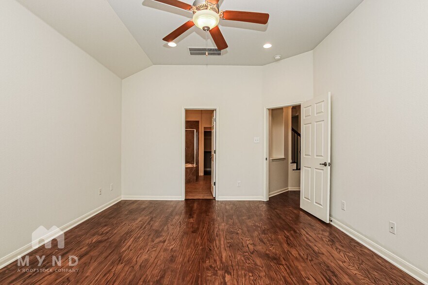 Building Photo - 5501 Sendero Springs Dr