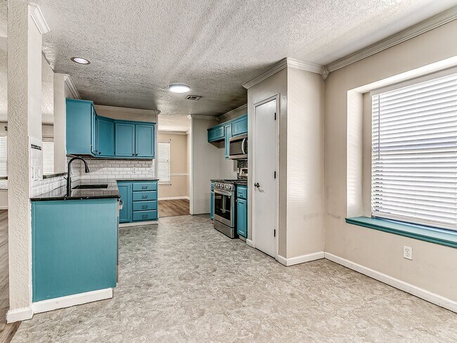 Building Photo - Updated Home + Edmond Schools + The Valley