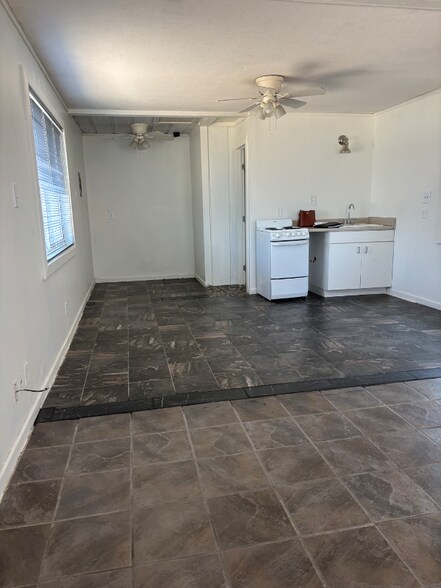 Building Photo - 1610 Rose Ave
