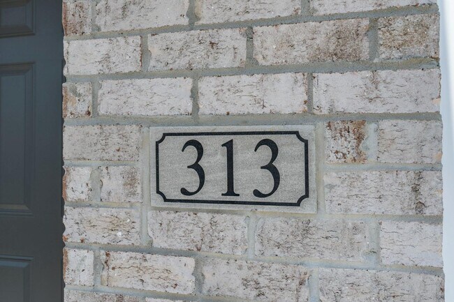Building Photo - 313 Friendly Ave