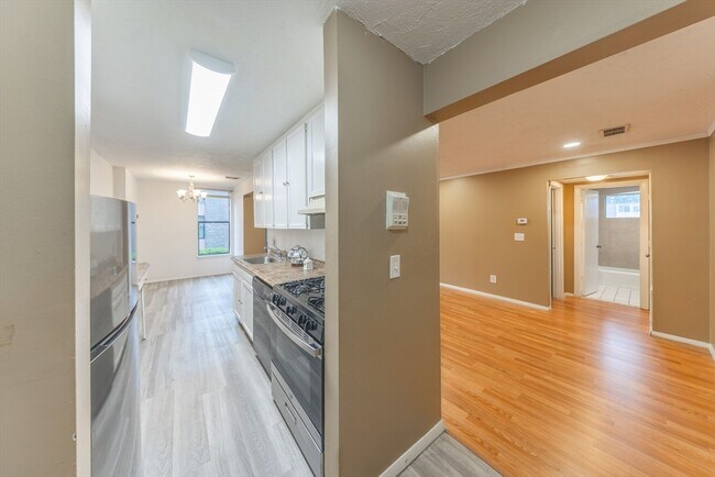 Building Photo - 30 Shrewsbury Green Dr