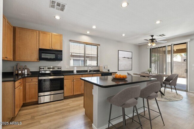 Building Photo - 18391 W Stinson Dr