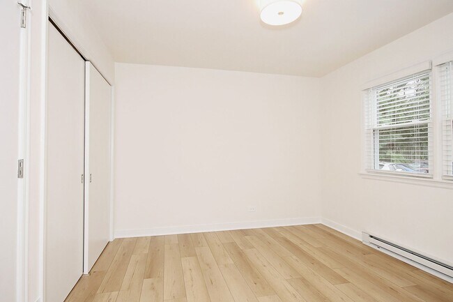 Building Photo - Student-Friendly 1BR Apartment Near The School of Data Science