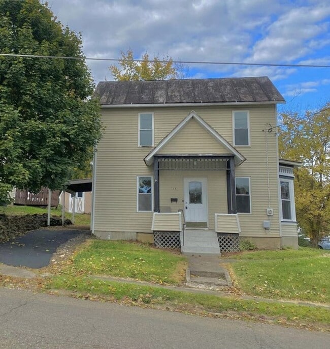 Building Photo - very nice 3 bedrooms house in a small town