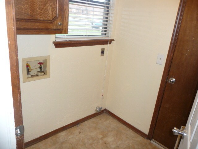 Building Photo - 114 SE Trenton Rd