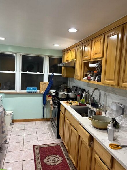 Building Photo - 74-11-74-97 97th Ave