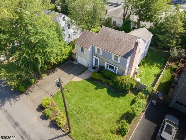 Building Photo - 4 Meadowbrook Rd