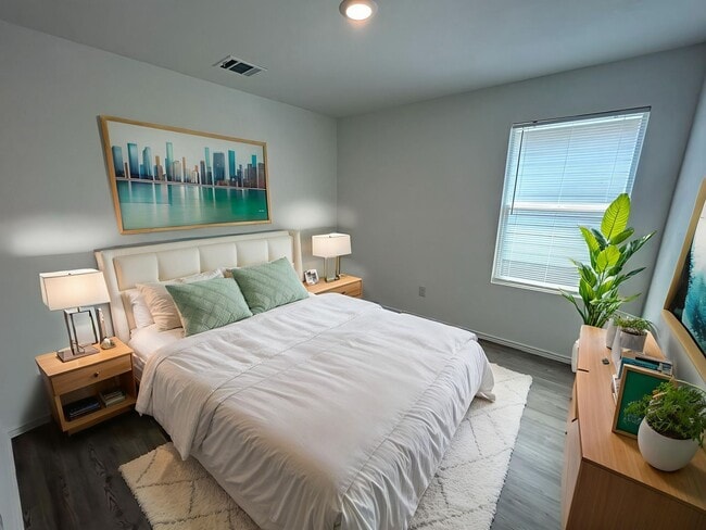 Building Photo - **APPLICATION RECEIVED** BEAUTIFUL 3 Bedroom / 2 Bath Home w/ Community Park & Pool!