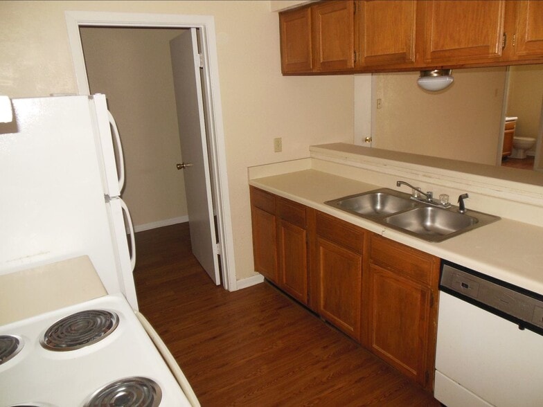 Building Photo - 1701 Cedarview Cir