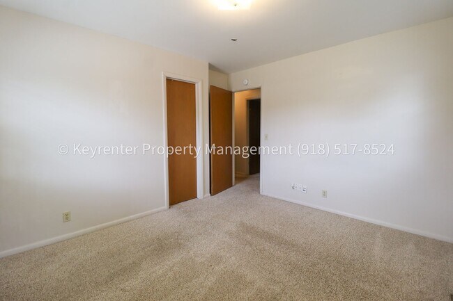 Building Photo - LARGE | 3 Bed | 2 Bath | Midtown Tulsa