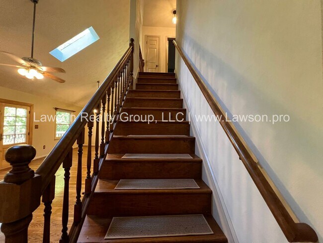 Building Photo - Nature Lover's Paradise-Easy Access to Vin...