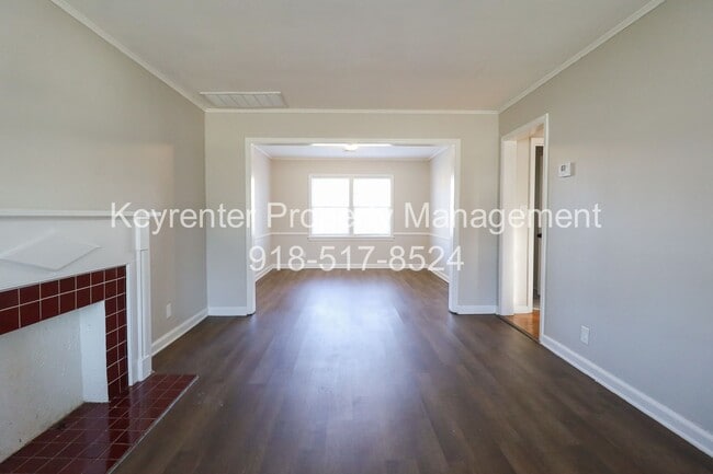 Building Photo - Cozy 2 Bedroom 1 Bathroom Home In Kendall-Whittier