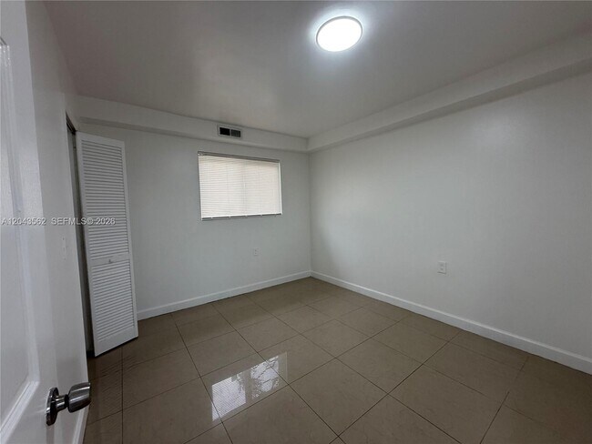 Building Photo - 1122 NW 32nd Ct