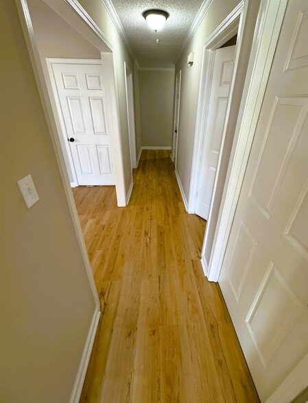 Building Photo - 2250 Lake Hill Ct