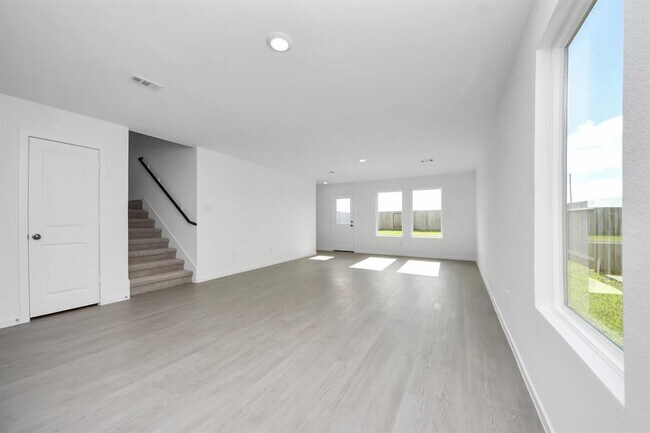 Building Photo - 25524 Roy Rogers Rd