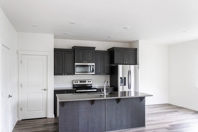 Building Photo - 289 NE Arrowhead Dr