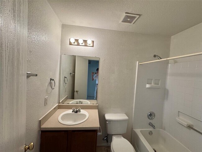 Building Photo - 304 Golden Gate Dr