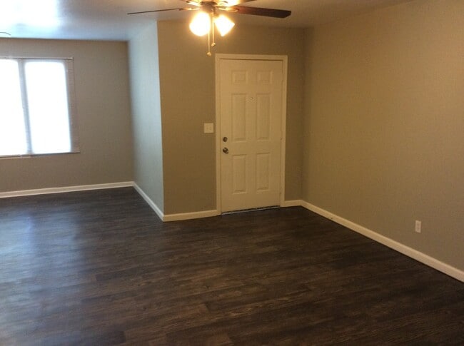 Building Photo - GREAT COLLEGE PROPERTY--PRE-LEASING FOR AUGUST! Completely Updated! 3 bedroom/2 bath Close to TTU...
