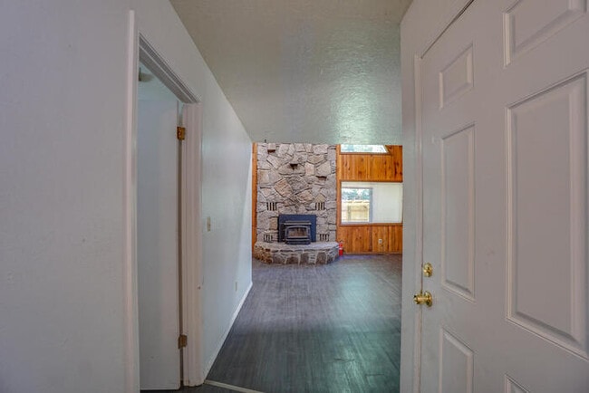 Building Photo - COUNTRY LIVING IN WASHOUGAL