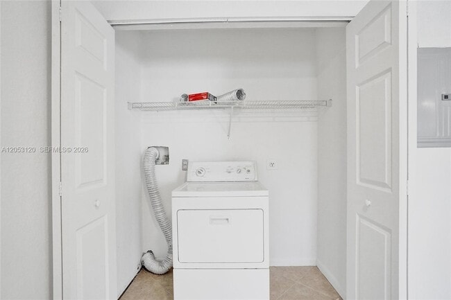 Building Photo - 2120-2122 Thomas Street Unit 2122