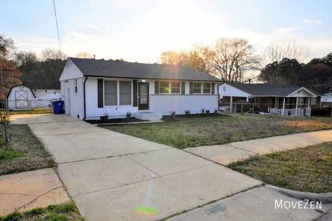 Building Photo - 708 Hadley Rd