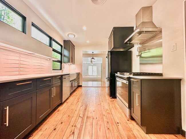 Building Photo - Cherrywood 3x2 + Detached Studio/At-Home Office