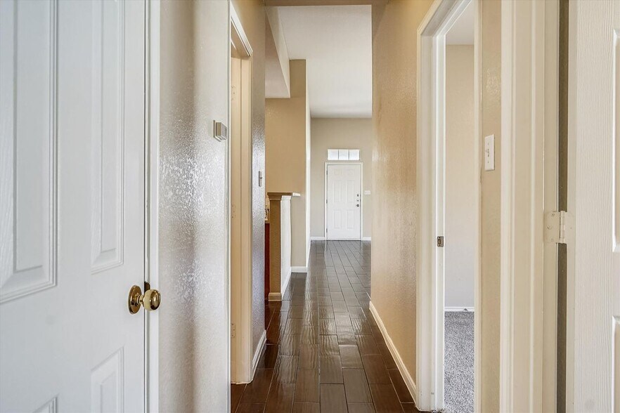 Building Photo - 2858 Southampton Way